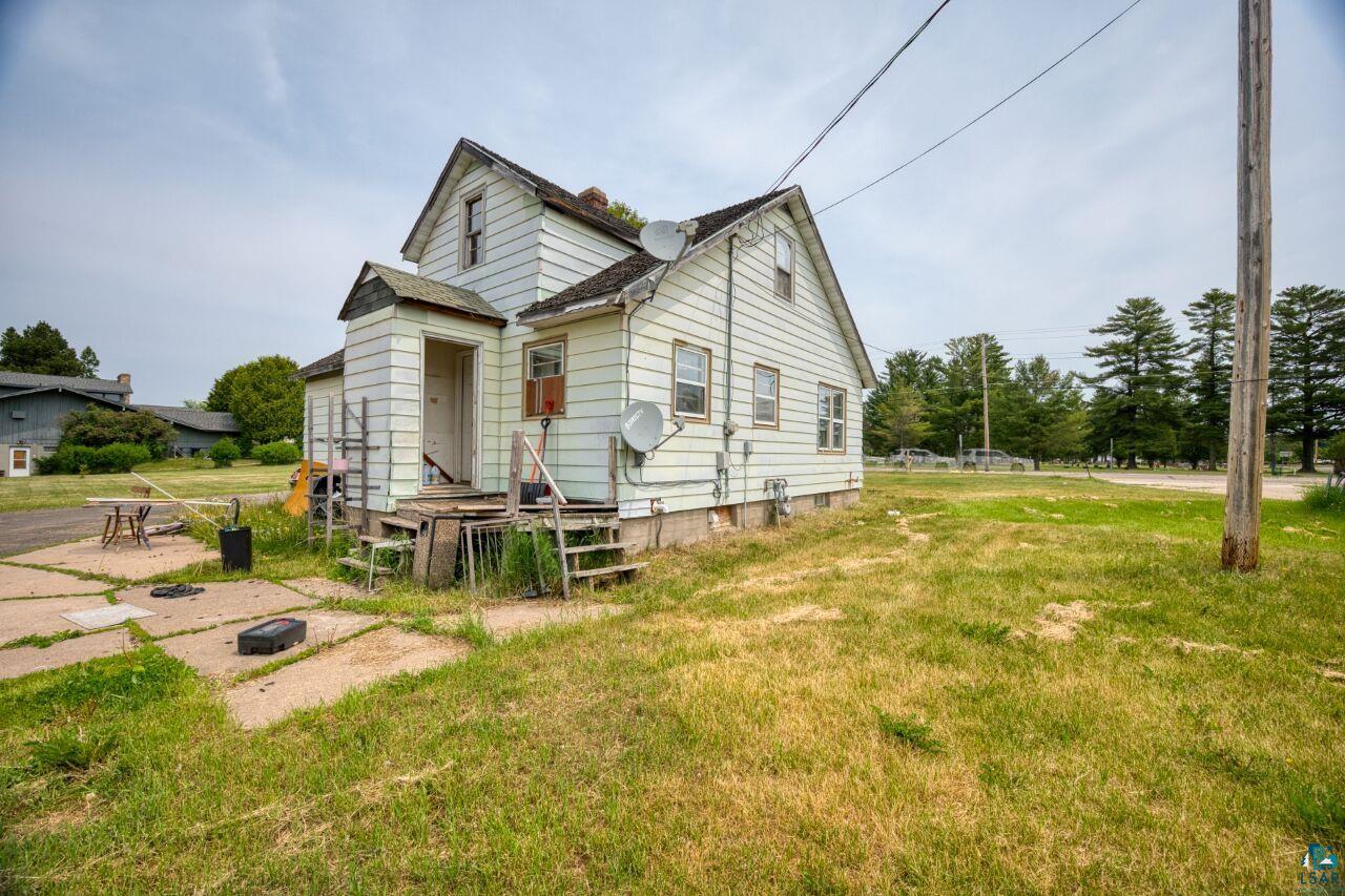 421 Main Street South Aurora, MN 55705 - Photo 9 of 19 View of front of home with a front yard