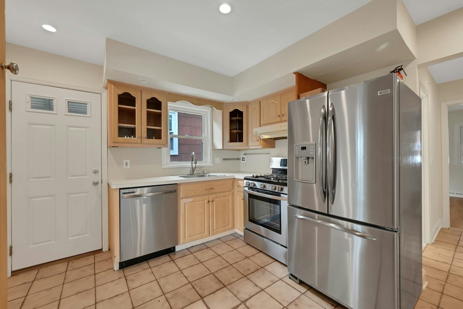 126 Huber Street Secaucus, NJ 07094 - Photo 7 of 26