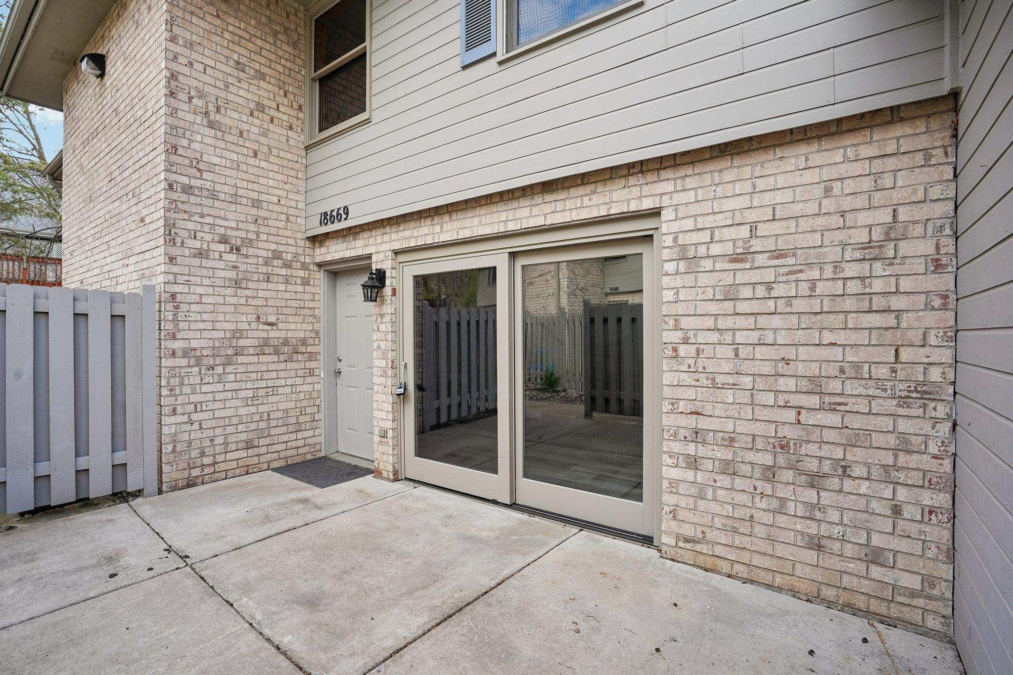 18669 Clear View Court Minnetonka, MN 55345 - Photo 8 of 34