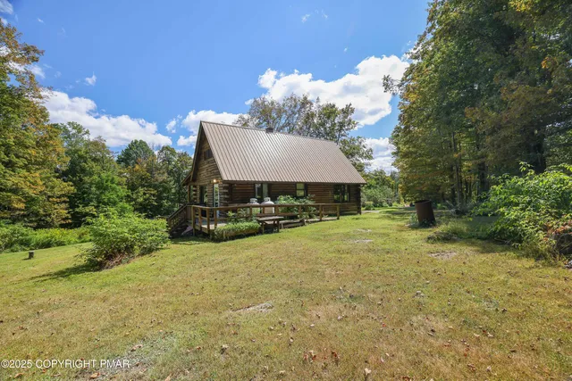 a view of a house with backyard porch and garden