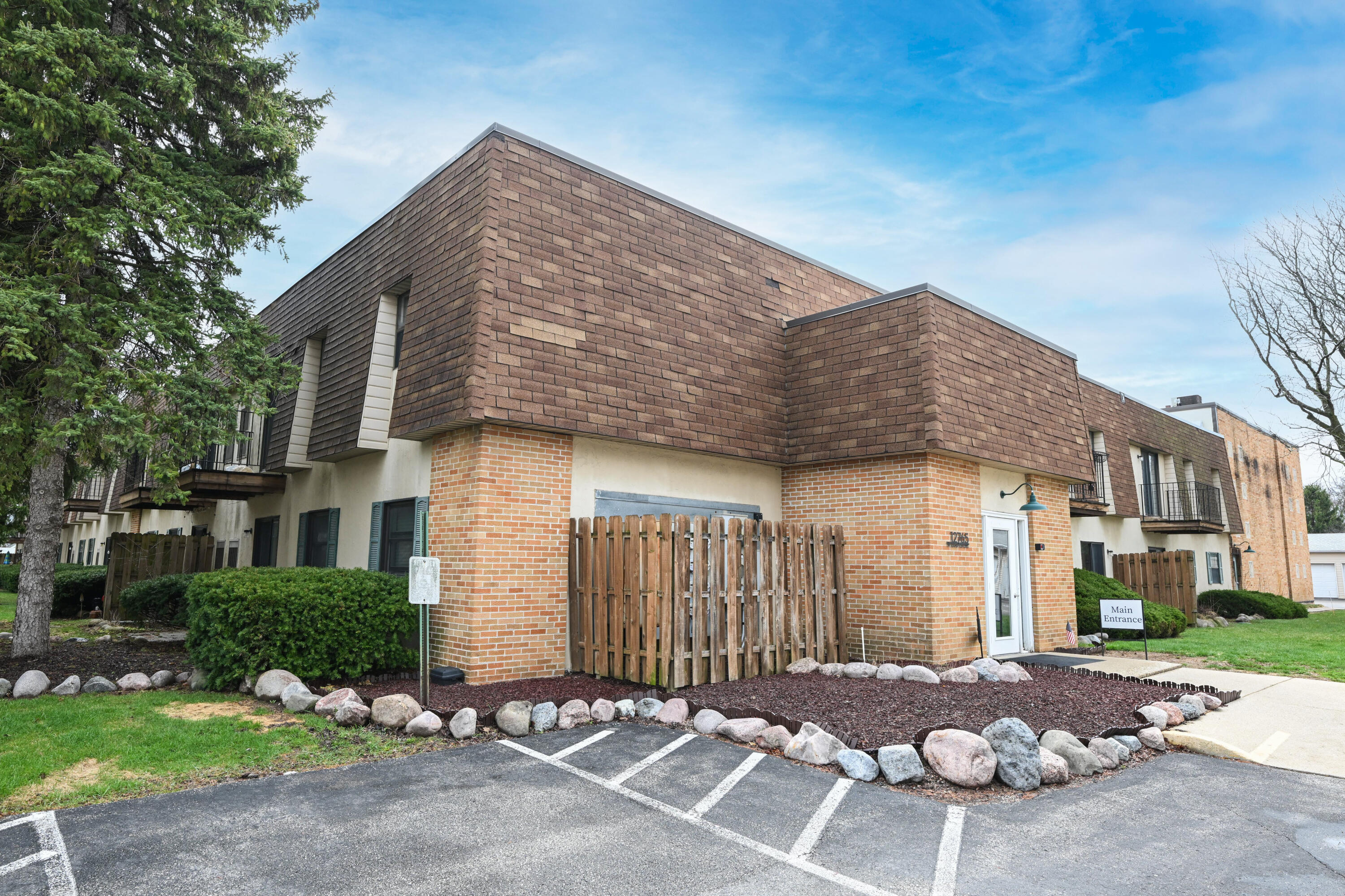 12765 West Hampton Avenue, Unit 207 Butler, WI 53007 - Photo 31 of 36 Photo (37)