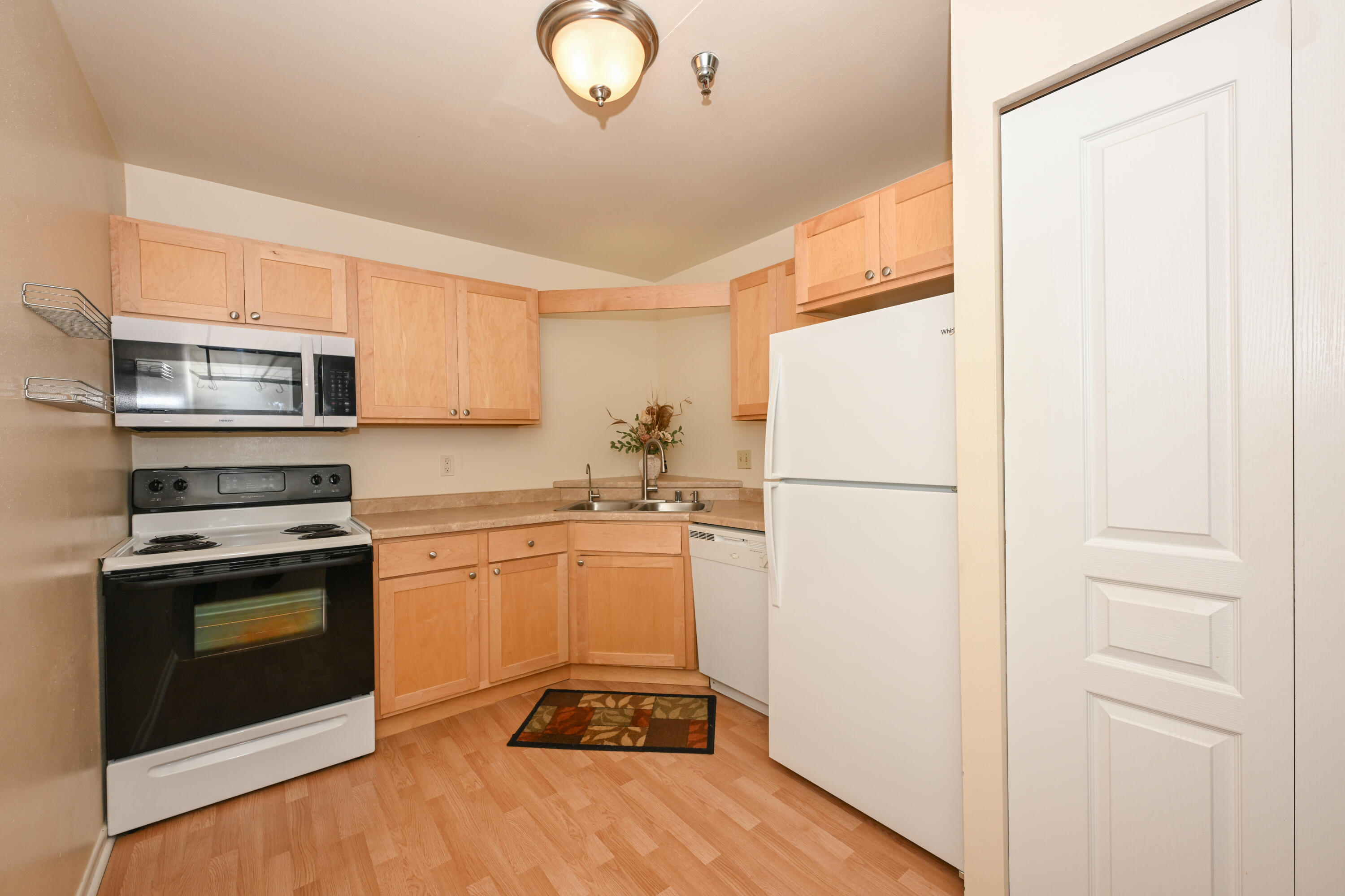 12765 West Hampton Avenue, Unit 207 Butler, WI 53007 - Photo 7 of 36 Photo (12)