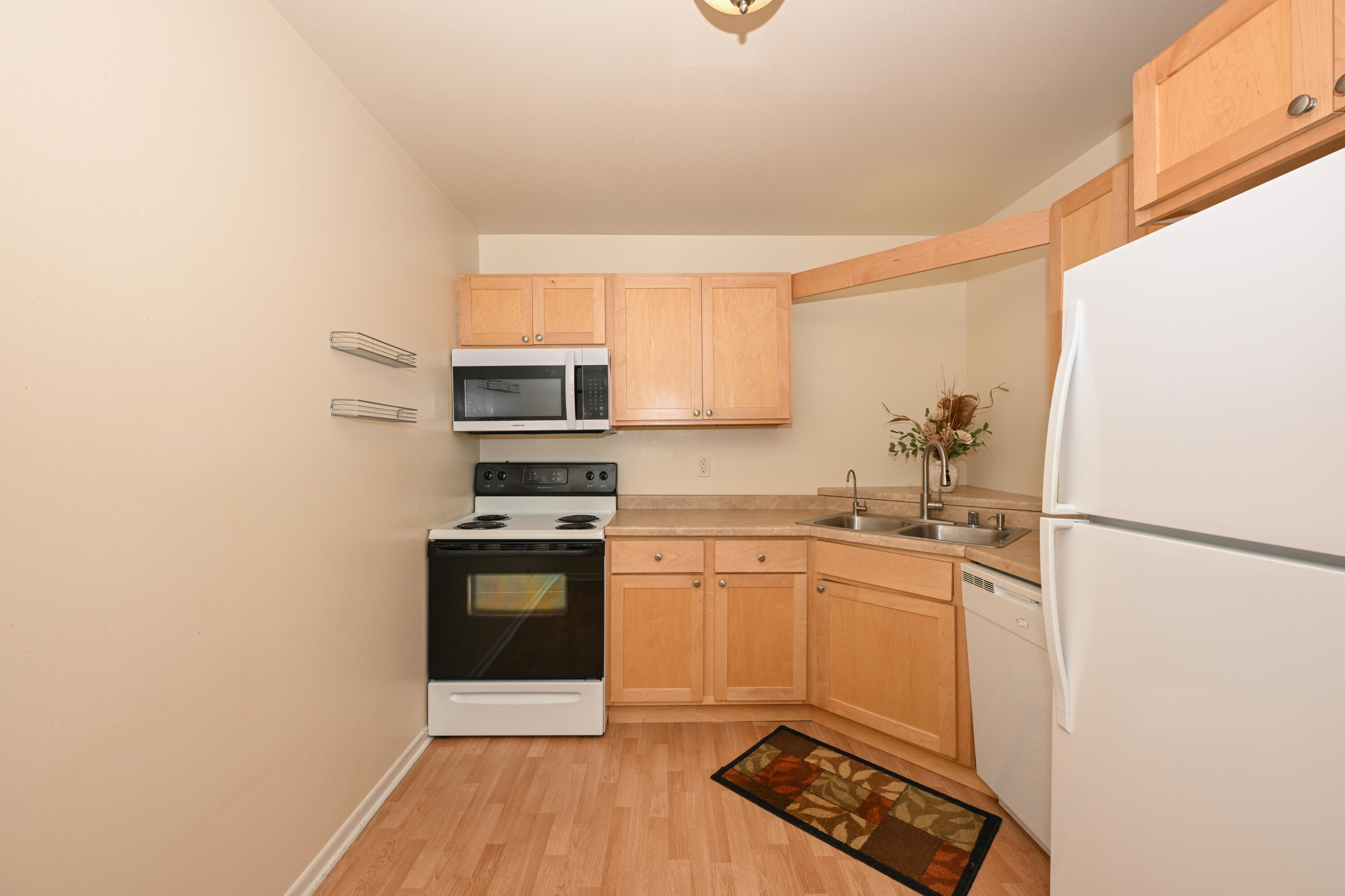 12765 West Hampton Avenue, Unit 207 Butler, WI 53007 - Photo 8 of 36 Photo (13)