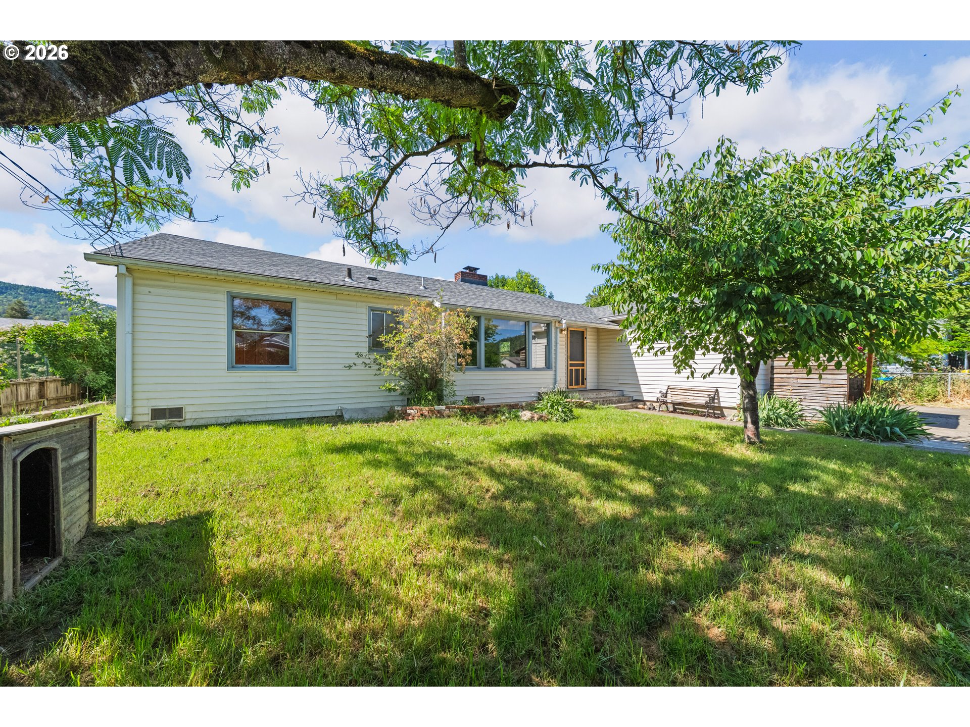 422 2nd Avenue Riddle, OR 97469 - Photo 4 of 46