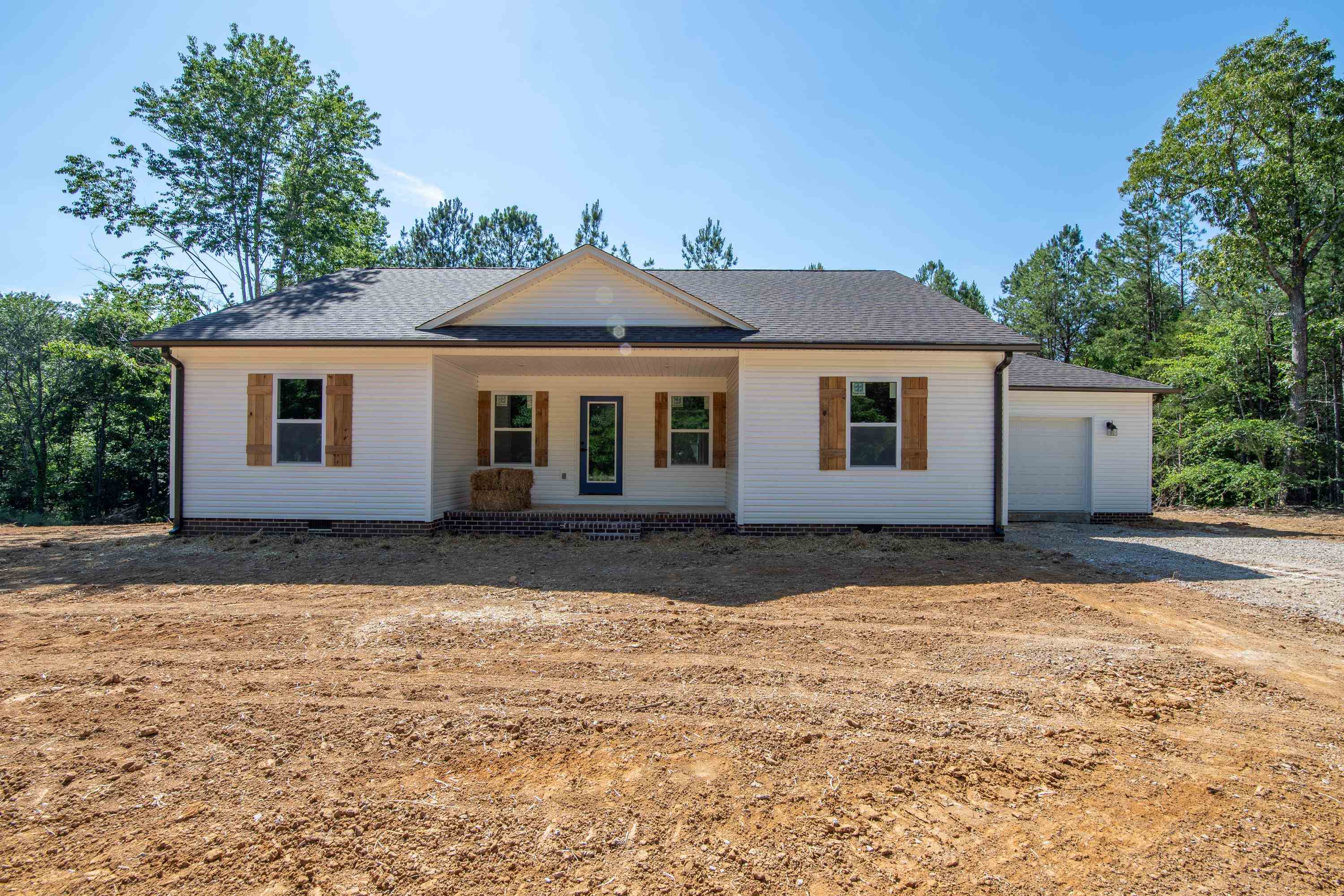 260 Range Road Savannah, TN 38372 - Photo 1 of 40 a front view of a house with a yard