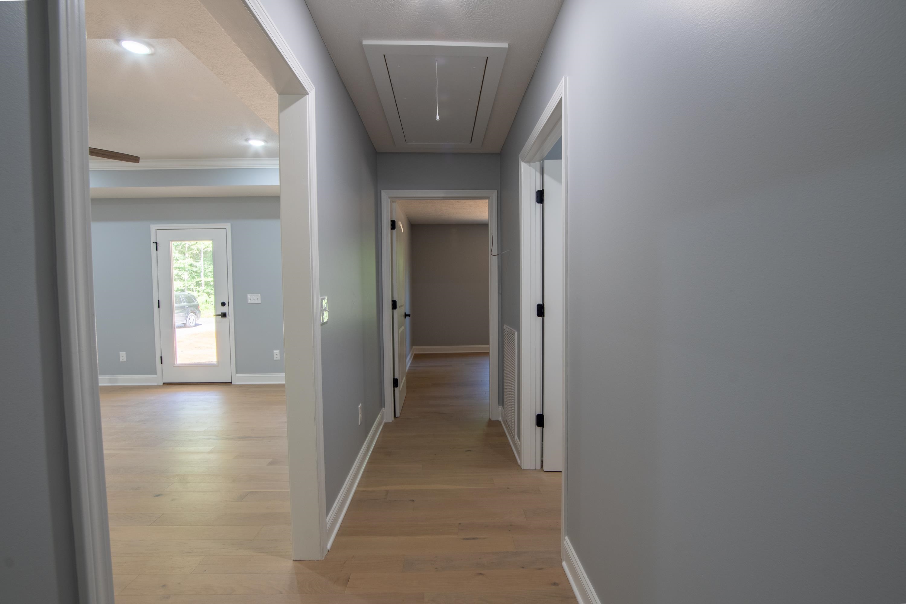 260 Range Road Savannah, TN 38372 - Photo 11 of 40 a view of a hallway