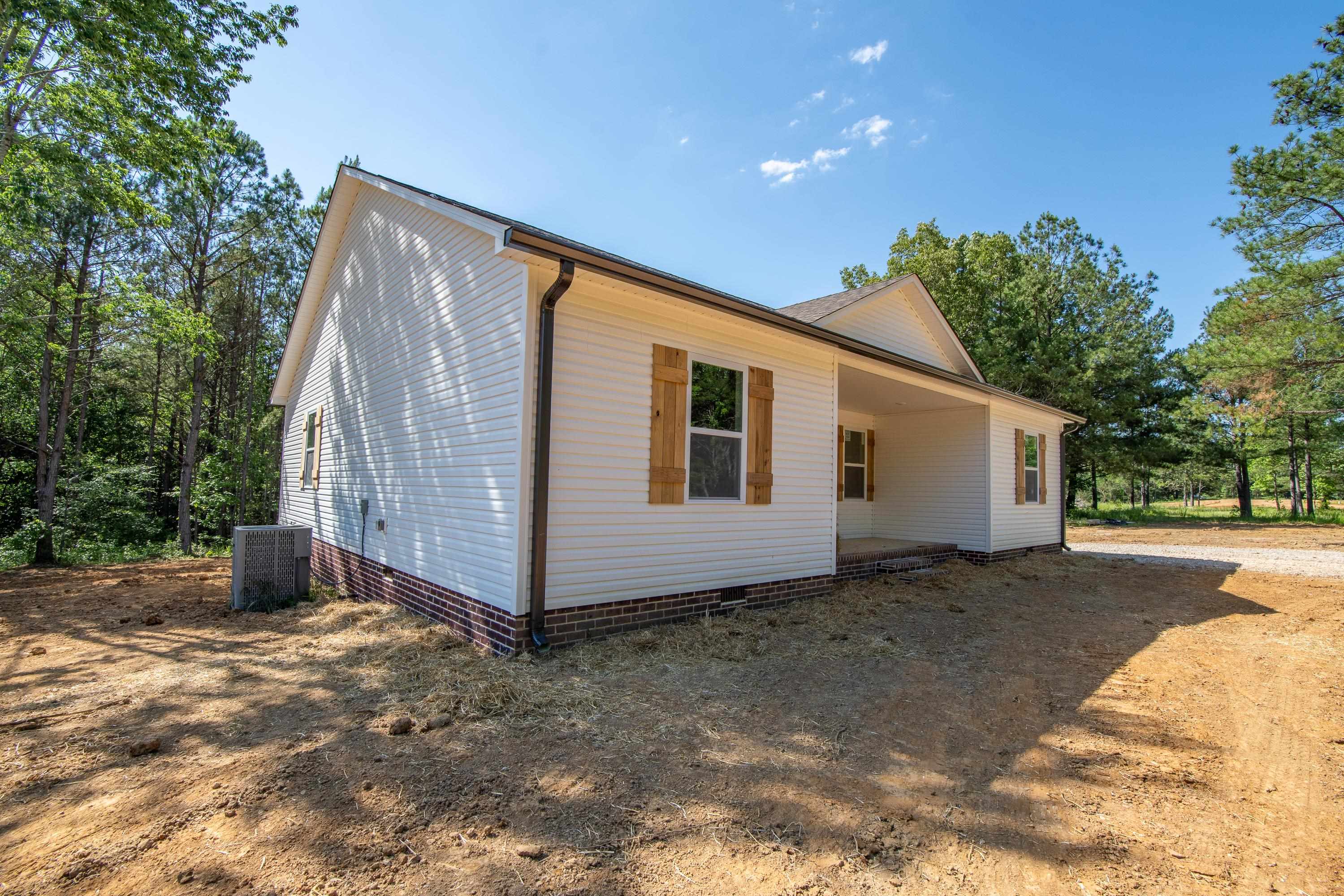 260 Range Road Savannah, TN 38372 - Photo 35 of 40 a view of a house with backyard and tree