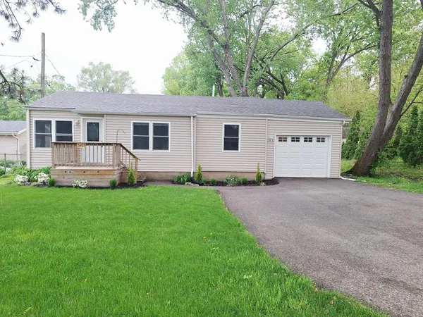 a view of a house with a yard