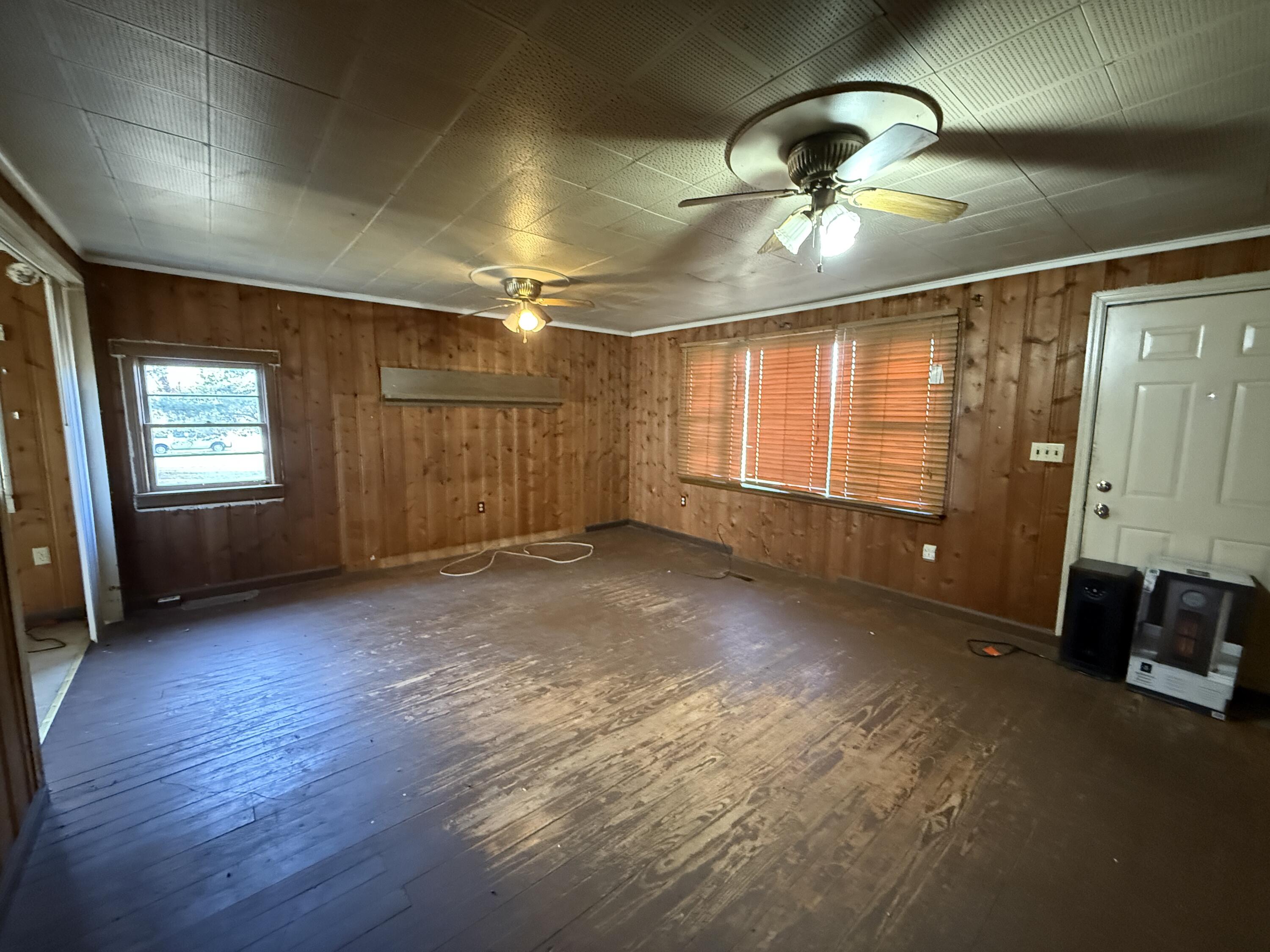7212 Wood Haven Road Roanoke, VA 24019 - Photo 11 of 39 a view of an empty room with a window