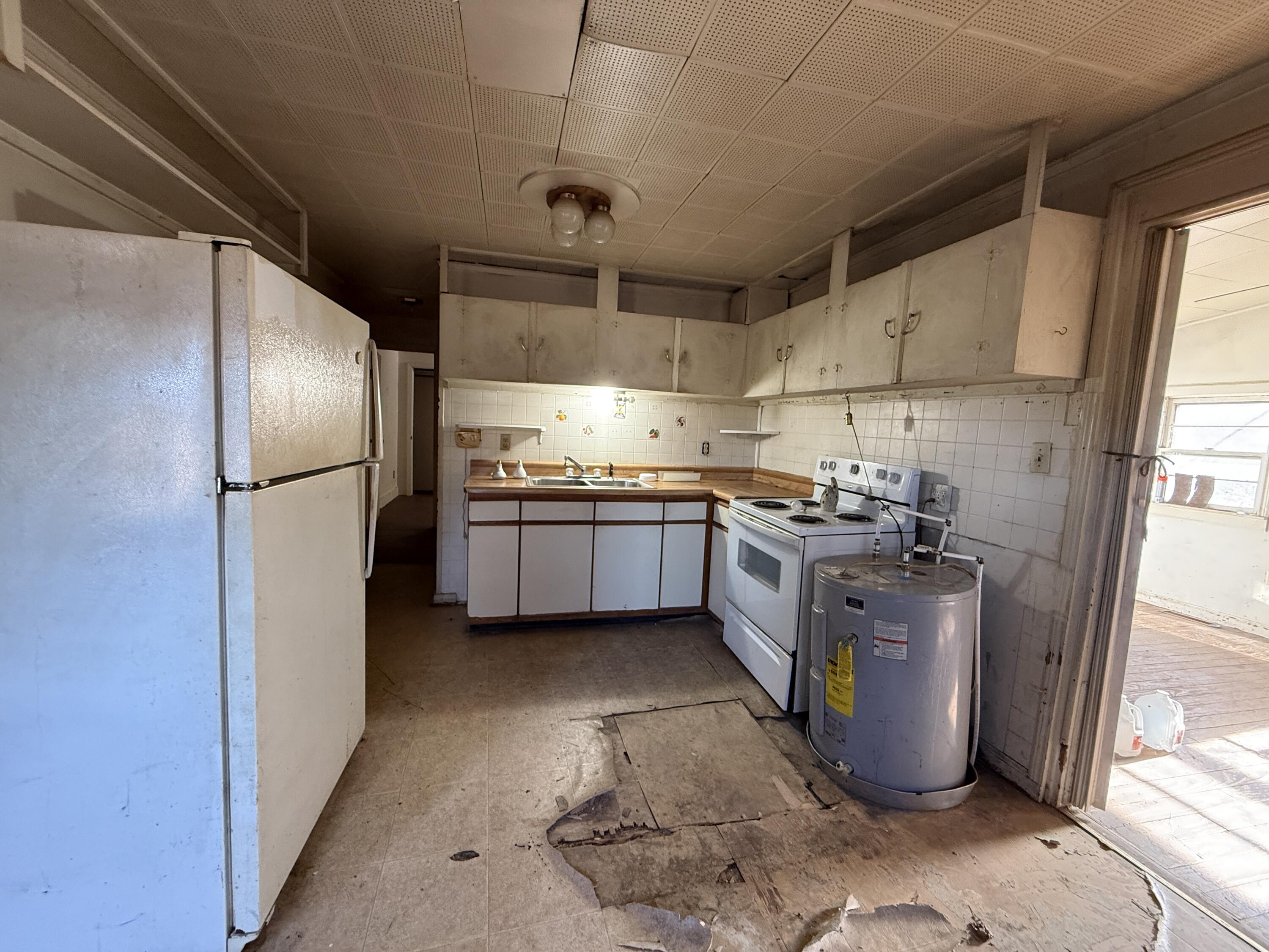 7212 Wood Haven Road Roanoke, VA 24019 - Photo 13 of 39 a kitchen with stainless steel appliances granite countertop a refrigerator a sink a stove and a refrigerator