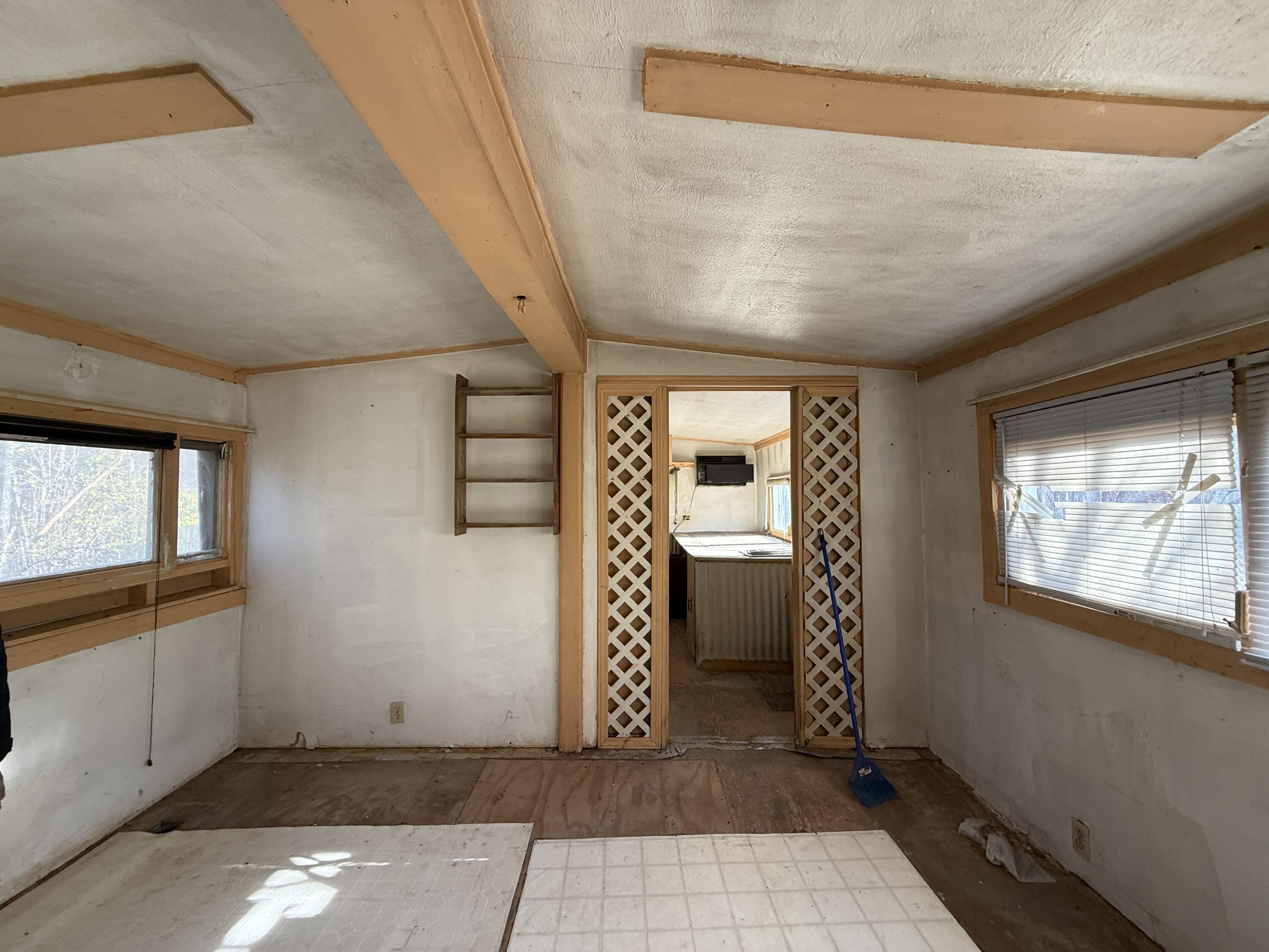 7212 Wood Haven Road Roanoke, VA 24019 - Photo 26 of 39 a view of an empty room and window