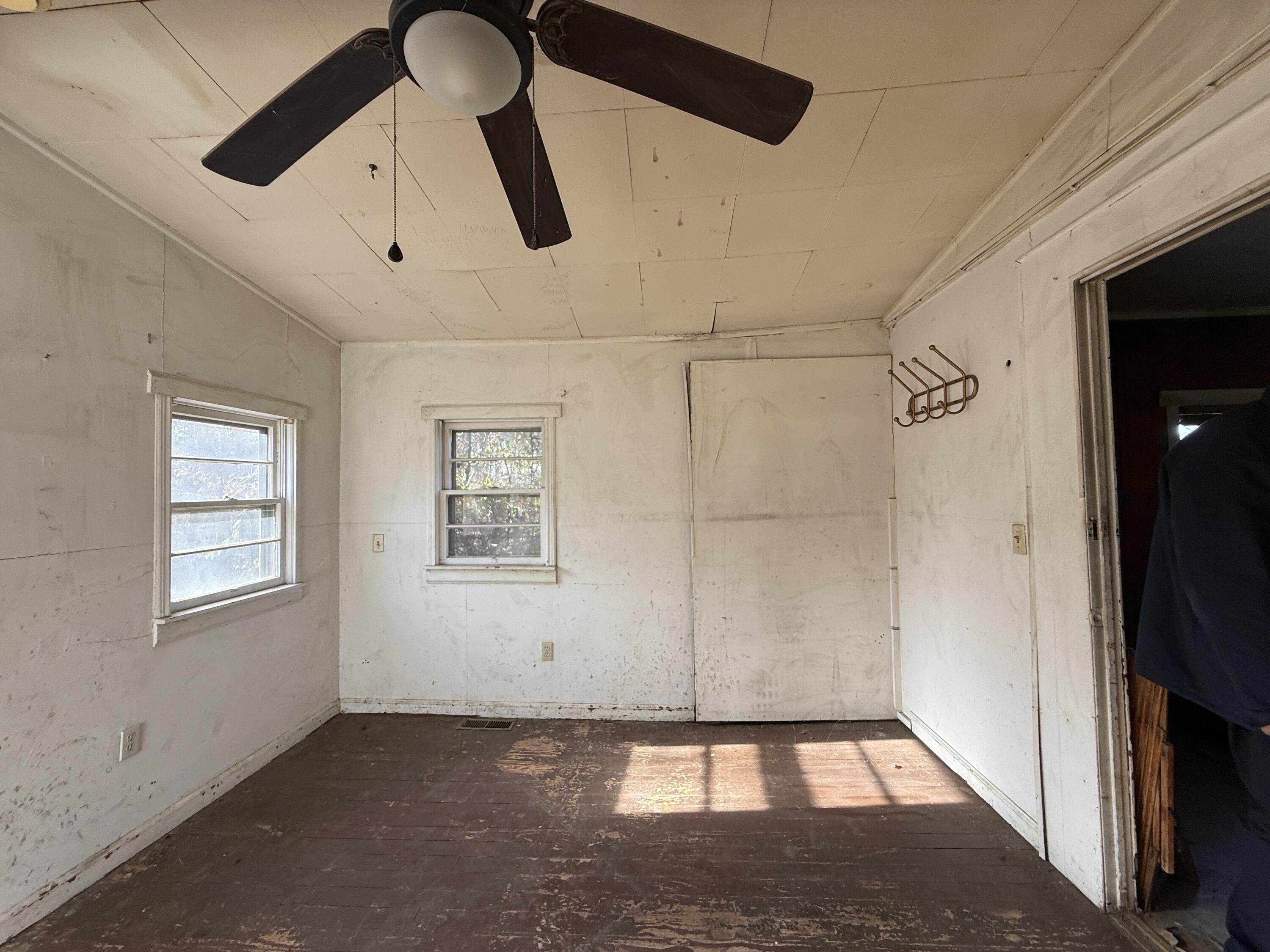 7212 Wood Haven Road Roanoke, VA 24019 - Photo 31 of 39 a view of an empty room with a window