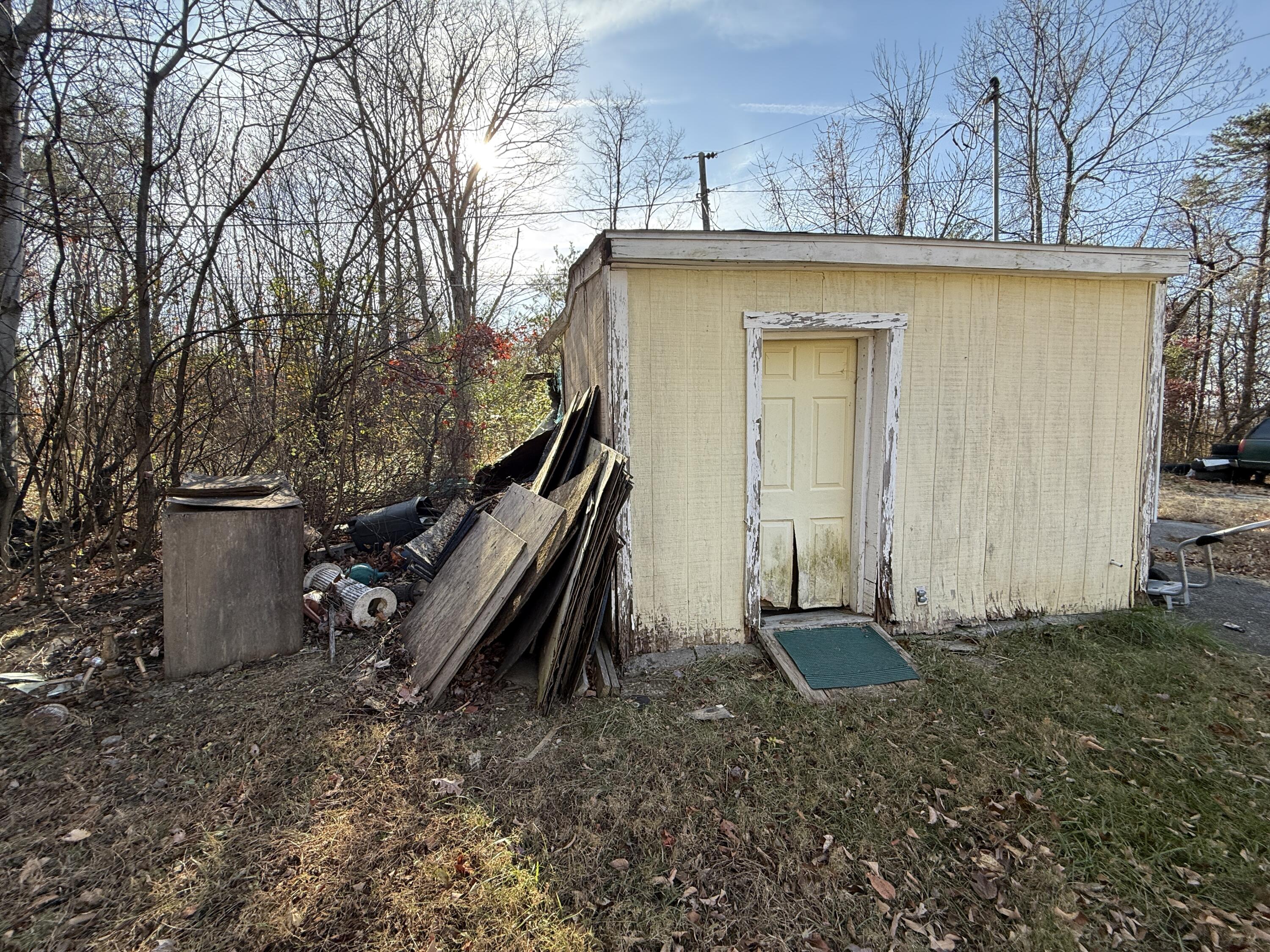 7212 Wood Haven Road Roanoke, VA 24019 - Photo 37 of 39 a view of a house with backyard