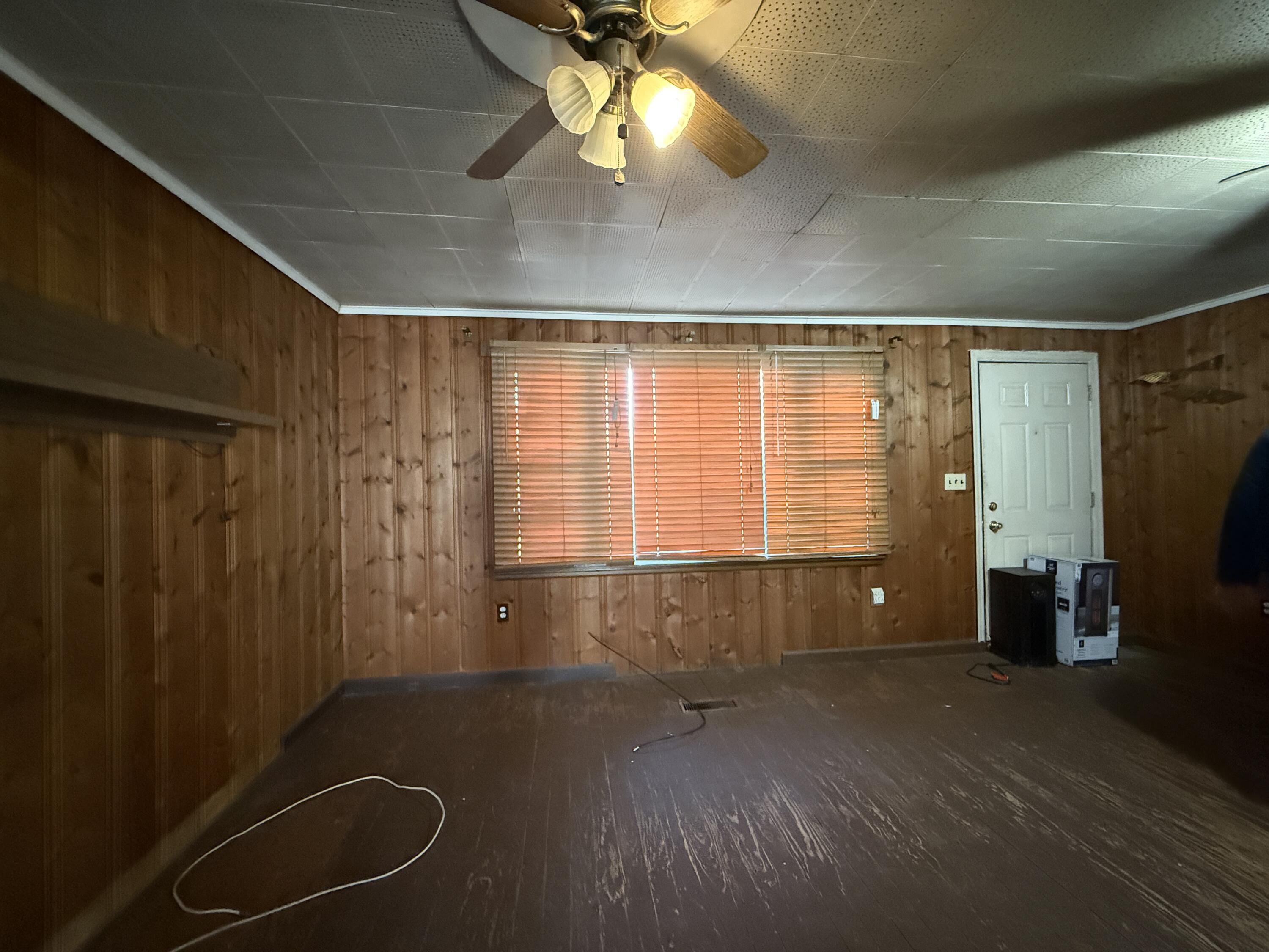 7212 Wood Haven Road Roanoke, VA 24019 - Photo 10 of 39 a view of an empty room with a window
