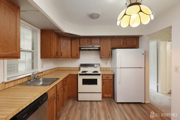 $2,000 | 123 G Concordia Circle, Unit G, Monroe Township, NJ 08831