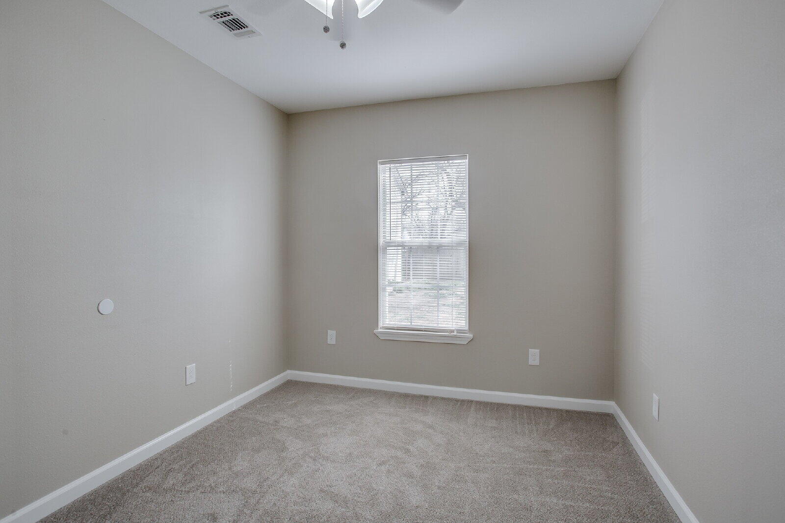 1909 16th Street, Unit FRONT Lubbock, TX 79401 - Photo 13 of 13 an empty room with a window