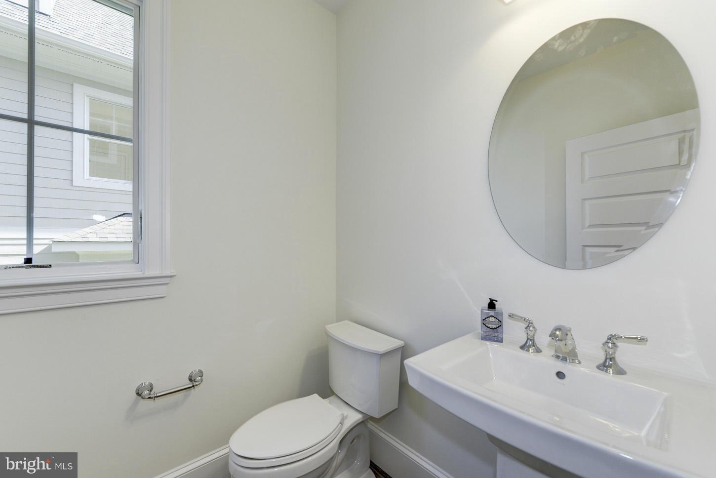 4521 25th Road North Arlington, VA 22207 - Photo 9 of 23 Powder Room