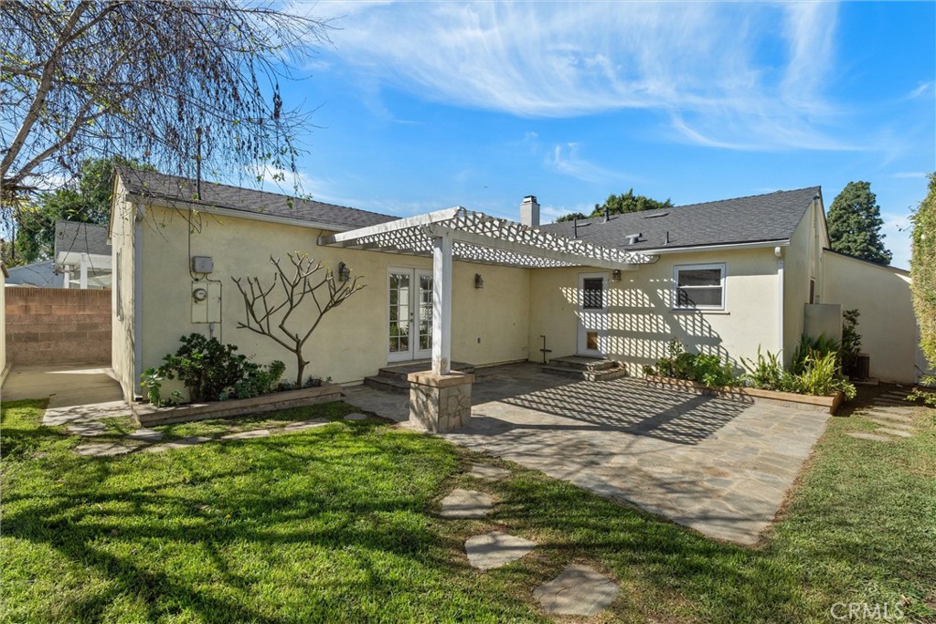 3426 Roxanne Avenue Long Beach, CA 90808 - Photo 17 of 21 a front view of house with yard