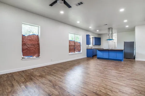 $2,300 | 3423 South Harwood Street, Dallas, TX 75215