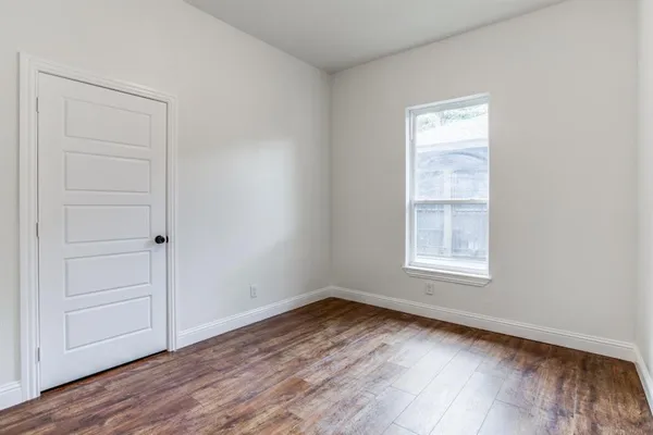 $2,300 | 3423 South Harwood Street, Dallas, TX 75215