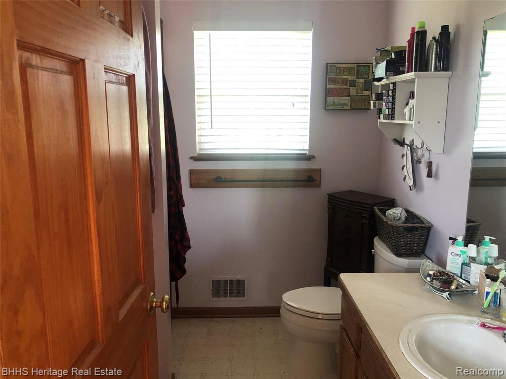 11748 Britton Road Byron, MI 48418 - Photo 13 of 24