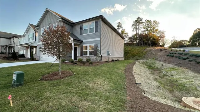 a view of a house with a yard