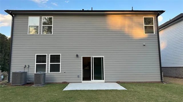 a view of house with backyard
