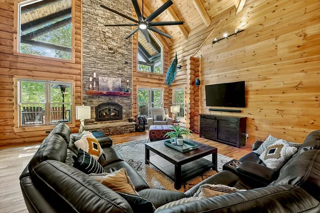 a view of entryway with washer and dryer