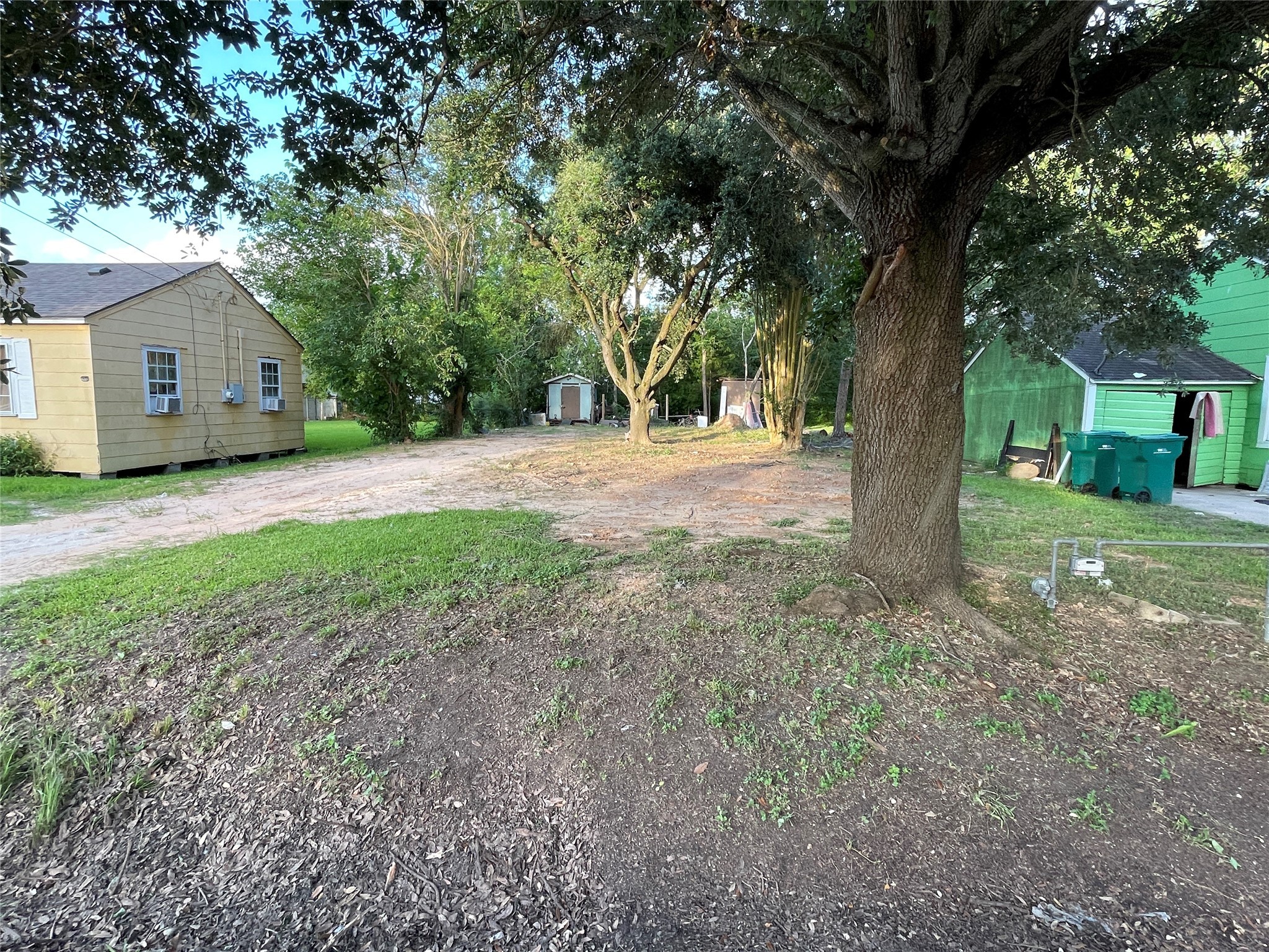 307 Ross Street La Marque, TX 77568 - Photo 4 of 6 a view of a house with backyard and tree
