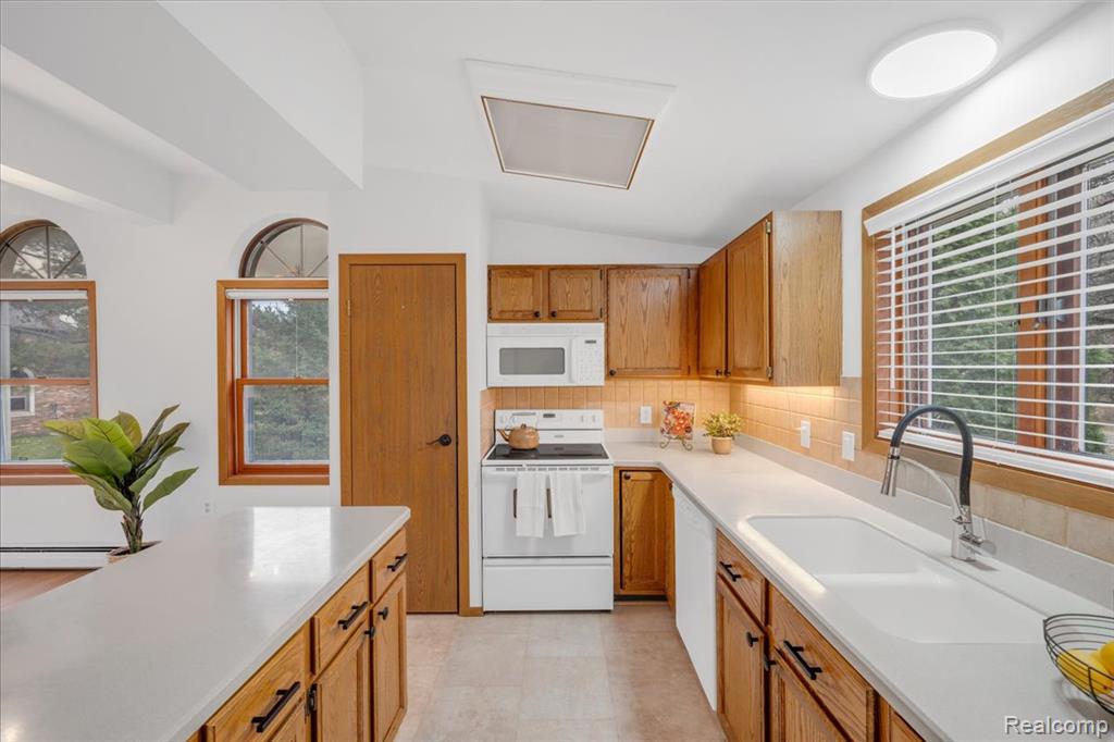 955 Woodlane Drive, Unit 9 Rochester Hills, MI 48307 - Photo 13 of 41