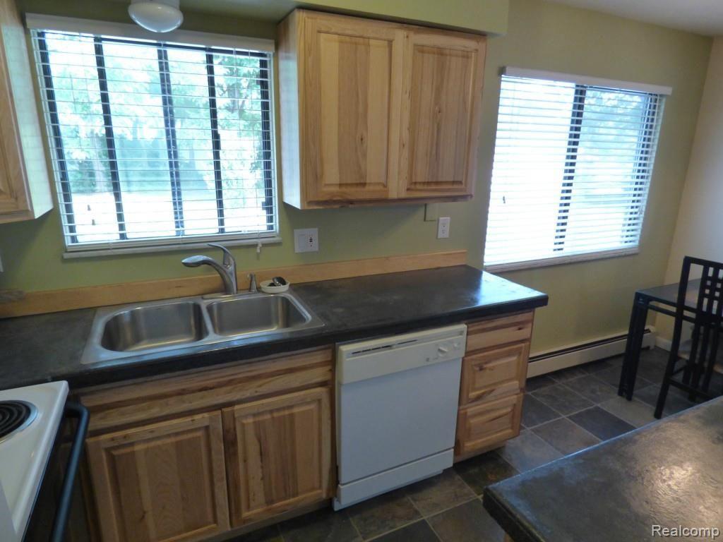 11101 9 Mile Road South Lyon, MI 48178 - Photo 16 of 32 P1220421.jpg