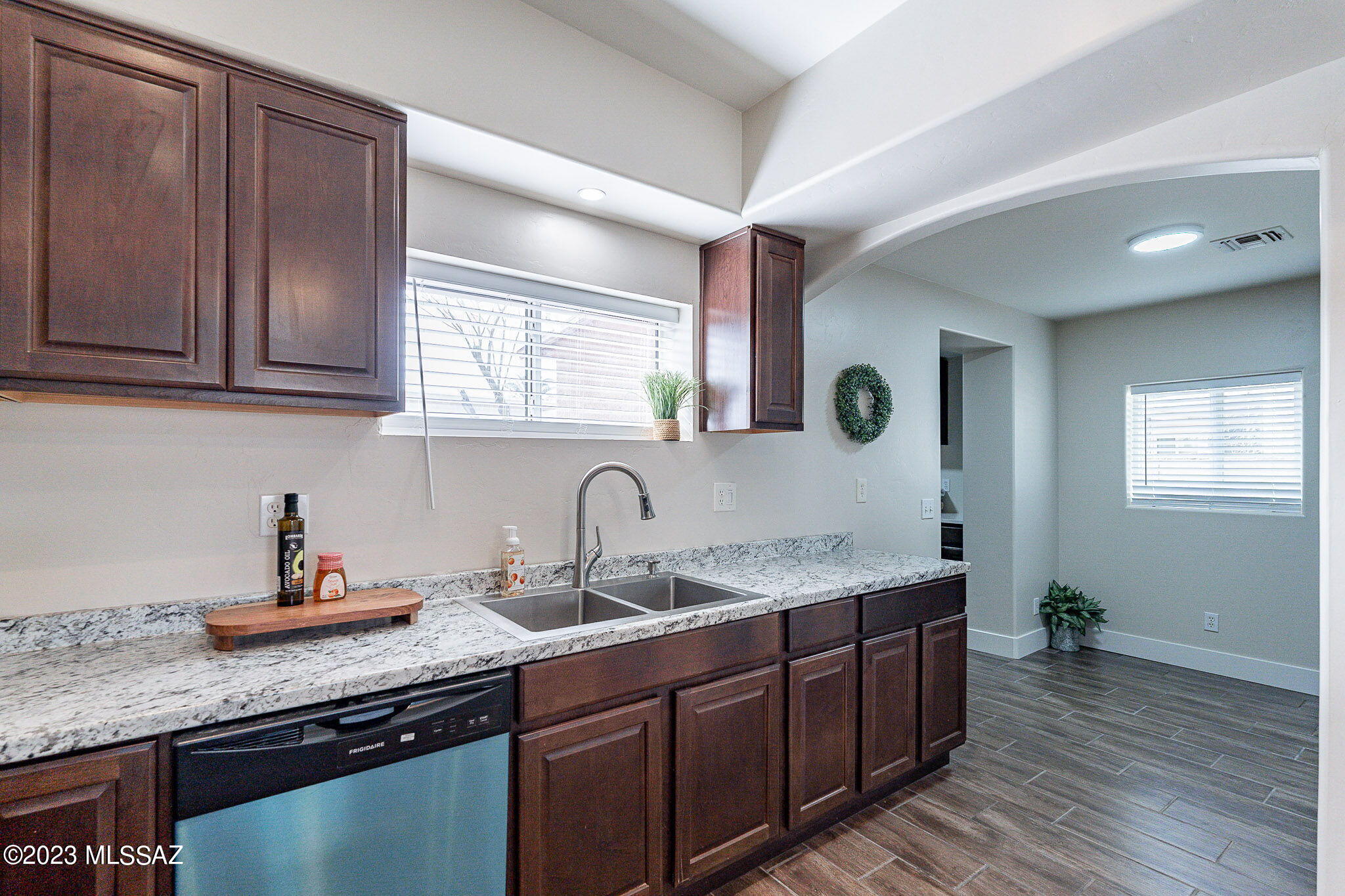 2813 North Swan Road Tucson, AZ 85712 - Photo 7 of 37 Gallery Image 7