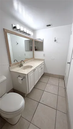 $1,700 | 711 North Pine Island Road, Unit 211, Plantation, FL 33324
