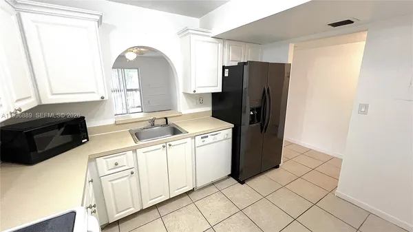 $1,700 | 711 North Pine Island Road, Unit 211, Plantation, FL 33324