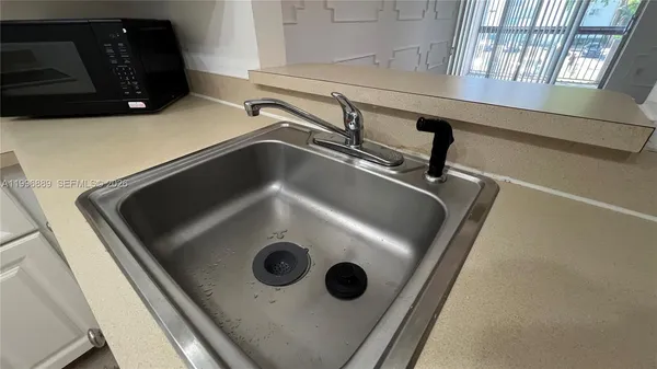 $1,700 | 711 North Pine Island Road, Unit 211, Plantation, FL 33324