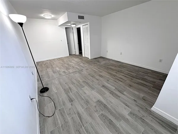 $1,700 | 711 North Pine Island Road, Unit 211, Plantation, FL 33324