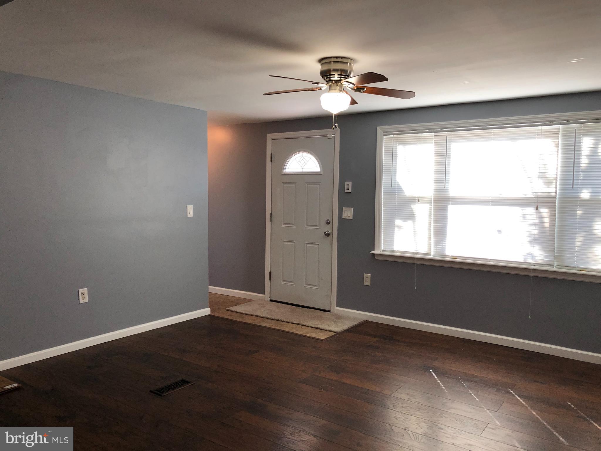 229 Truman Avenue Williamstown, NJ 08094 - Photo 4 of 25 Entrance living room