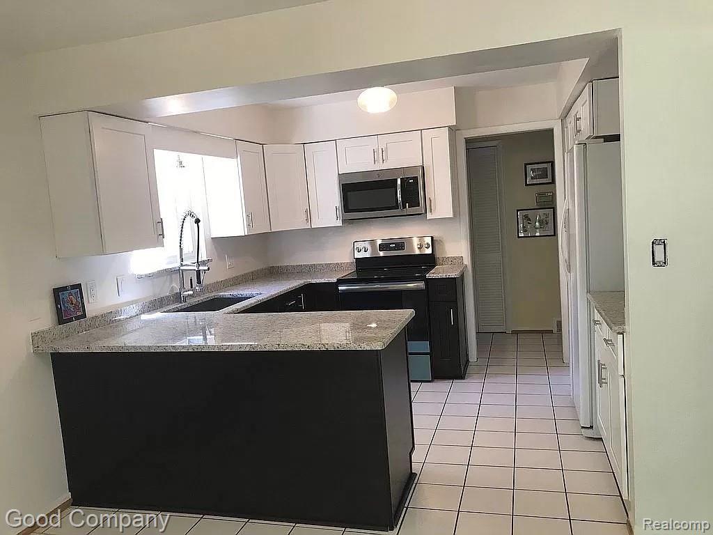 30123 Fox Grove Road Farmington, MI 48334 - Photo 17 of 36