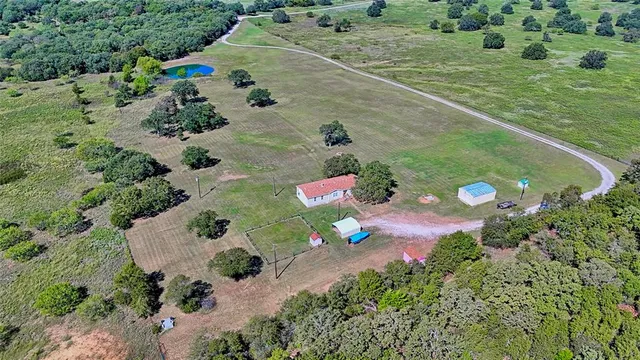 $400,000 | 901 Pigg Road, Bowie, TX 76230