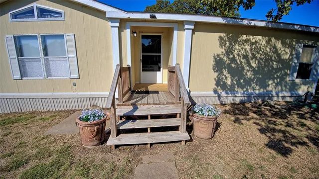 $400,000 | 901 Pigg Road, Bowie, TX 76230