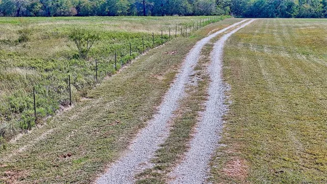 $400,000 | 901 Pigg Road, Bowie, TX 76230