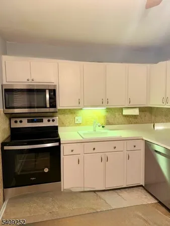 $2,300 | 32 A Lakeside Drive, Millburn, NJ 07041