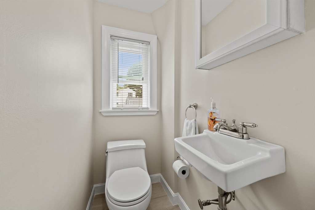 4 Sendick Road Woburn, MA 01801 - Photo 10 of 24