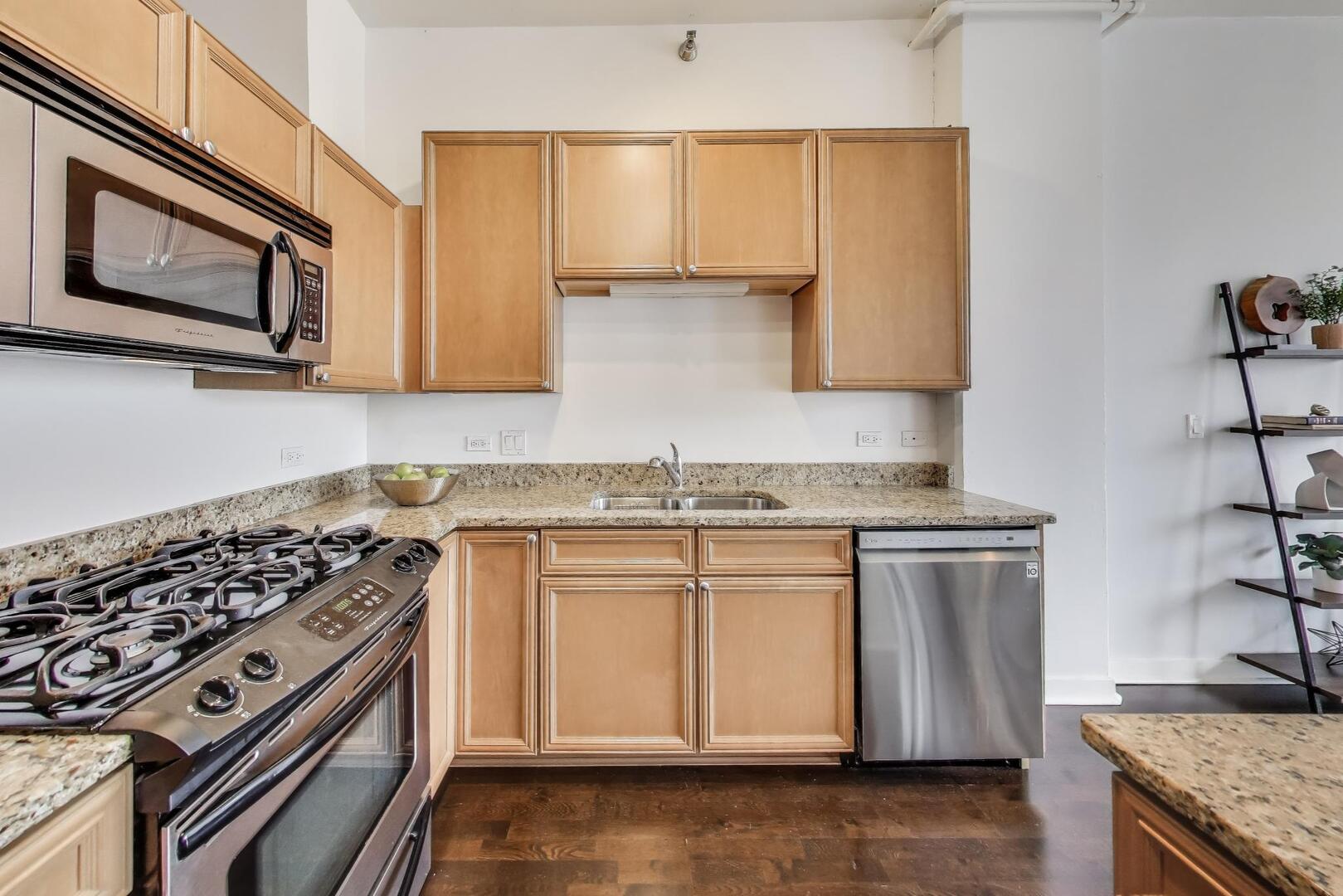 901 West Madison Street, Unit 609 Chicago, IL 60607 - Photo 9 of 28