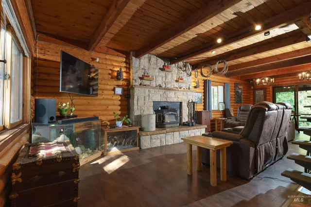 $649,999 | 22 Deer Trail, Garden Valley, ID 83622