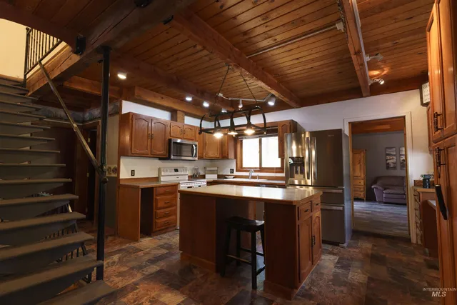 $649,999 | 22 Deer Trail, Garden Valley, ID 83622