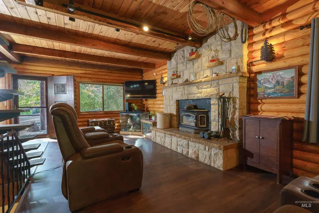 $649,999 | 22 Deer Trail, Garden Valley, ID 83622