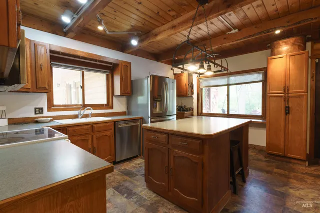 $649,999 | 22 Deer Trail, Garden Valley, ID 83622