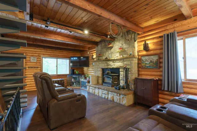 $649,999 | 22 Deer Trail, Garden Valley, ID 83622