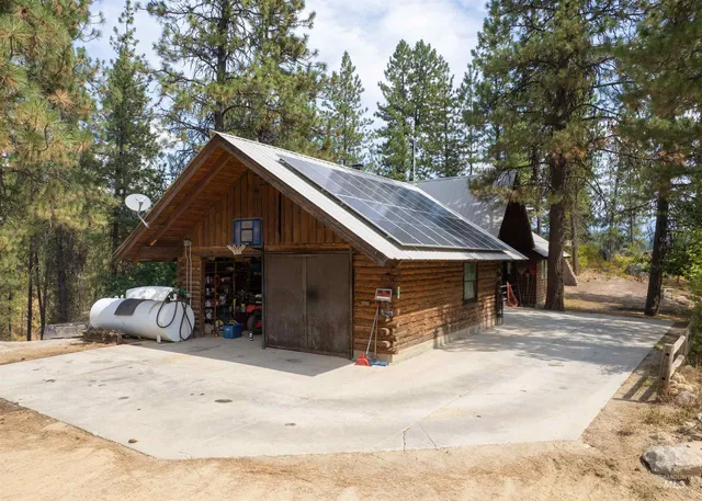 $649,999 | 22 Deer Trail, Garden Valley, ID 83622
